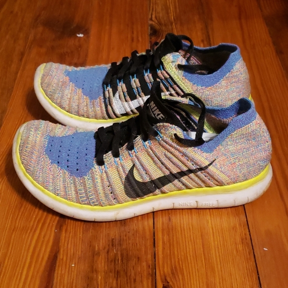 Size 6 Womens Nike flyknit tennis shoe